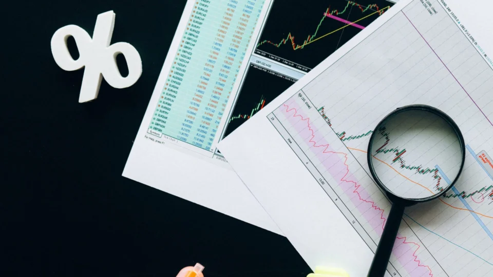 Quaest: 76% dos brasileiros acreditam que a taxa de juros deve cair