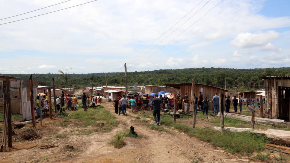 Mais de 32 mil famílias estão ameaçadas de despejo no AM, diz ONG