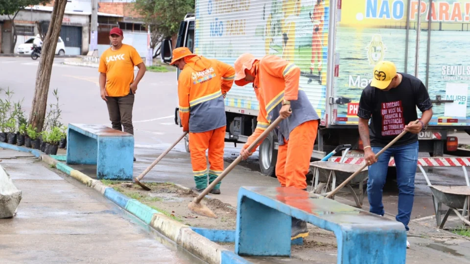 Praça Rosa Dourado recebe limpeza e pintura no Bairro São José 3, em Manaus