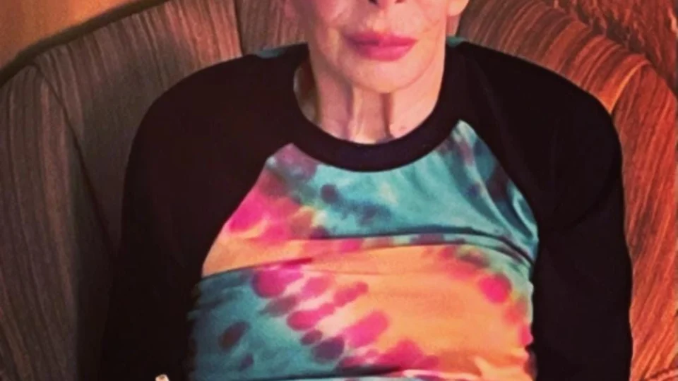 Rita Lee faz rara aparição, após notícia sobre remissão do câncer no pulmão