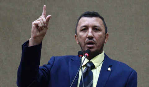 Vereador acusa senador do AM de ignorar ZFM e se preocupar mais com golpistas presos