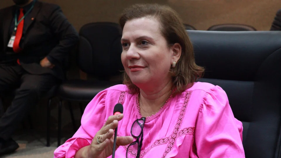 David Almeida viaja e Yomara Lins assume a prefeitura de Manaus nesta sexta