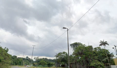 Avenida é interditada para obras na região da Ponta Negra em Manaus