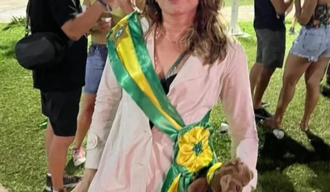 Sósia da primeira-dama Janja faz sucesso com foliões durante Carnaval no MA