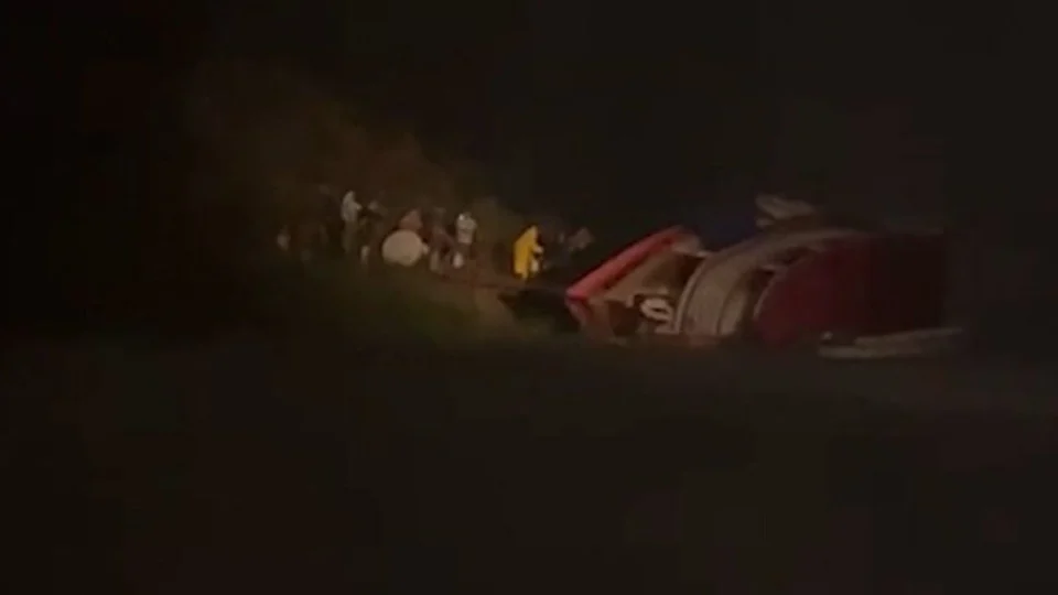 Barco com 42 pessoas naufraga durante forte chuva na Compensa, em Manaus