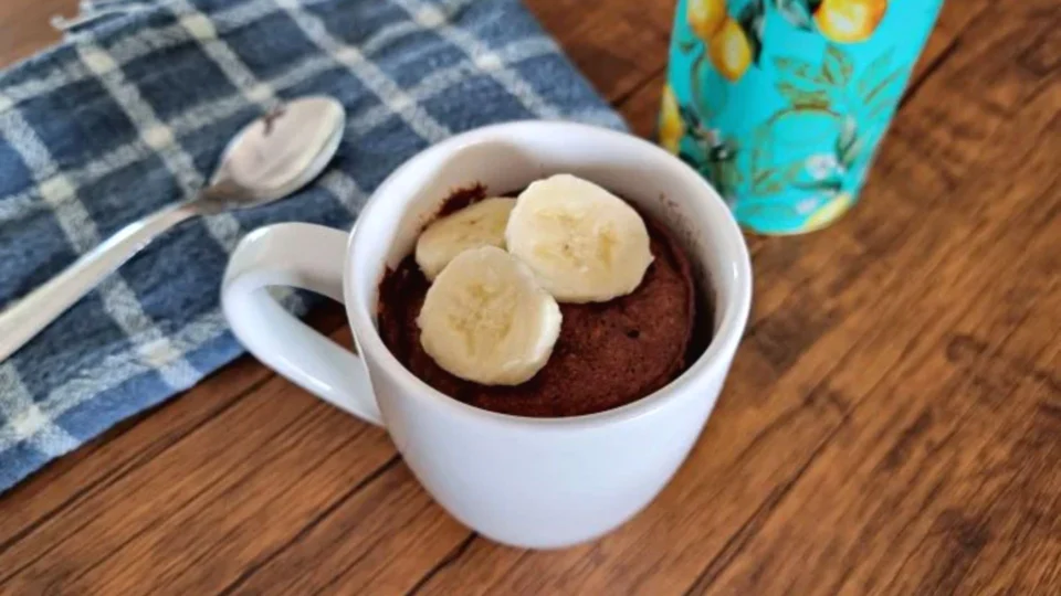 Receita de bolo de caneca que vai te deixar com água na boca!