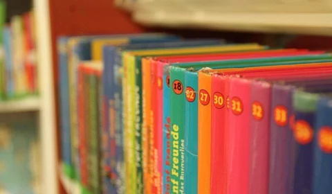 Bolsa Família voltará a exigir frequência escolar e caderneta de vacinação