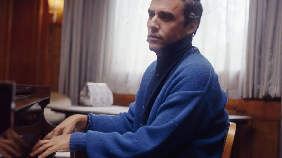 Compositor Burt Bacharach morre aos 94 anos em Los Angeles, nos EUA