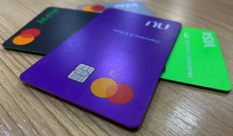 Em 2023, 2 a cada 10 brasileiros pretendem solicitar novos cartões de crédito