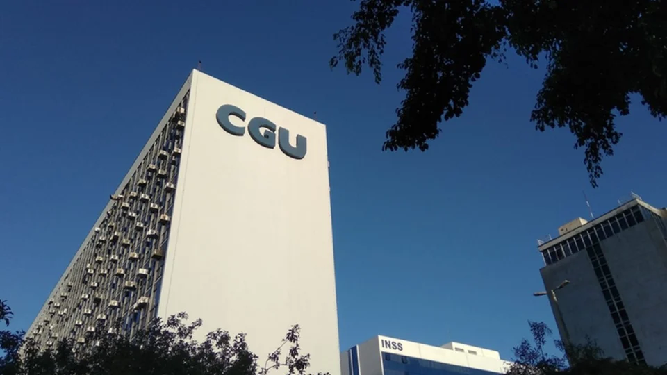 CGU analisa derrubar sigilo de 234 casos ‘indevidos’ de Bolsonaro