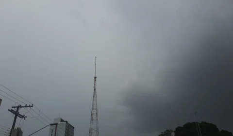Previsão do tempo aponta dia chuvoso em Manaus nesta terça (9)