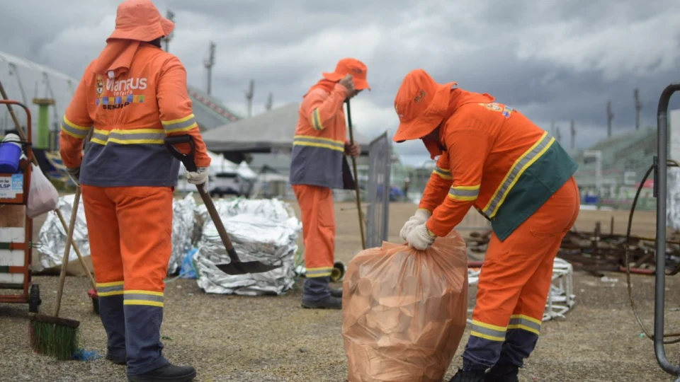 Mais de 41 toneladas de resíduos são recolhidas no sambódromo de Manaus