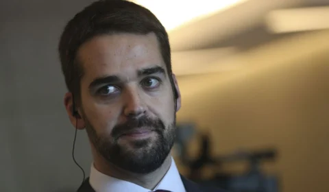 Eduardo Leite é afastado da presidência do PSDB por determinação do TJDF