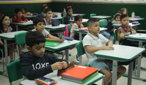 Mais de 240 mil estudantes da Semed voltam às aulas em Manaus