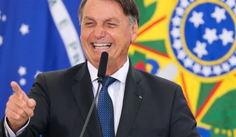 Pedidos de investigação contra Bolsonaro vão para 1ª instância no DF