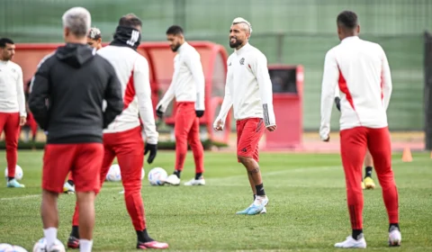 Flamengo deve escalar Vidal no lugar de Éverton Ribeiro nesta quarta