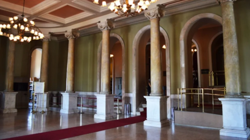 Velório de Amazonino Mendes começa quinta-feira (16), no Teatro AM