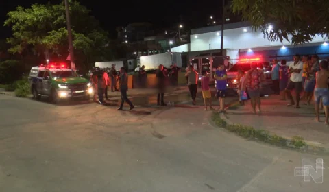 VÍDEO: homem suspeito de cometer furtos é morto com facada no peito em Manaus 