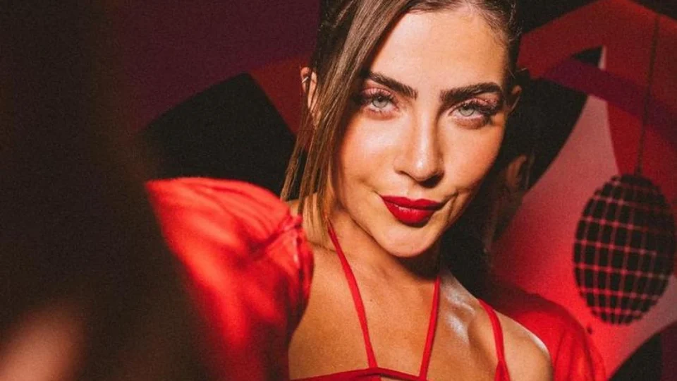 Famosos movimentam camarotes no primeiro dia do Grupo Especial na Sapucaí