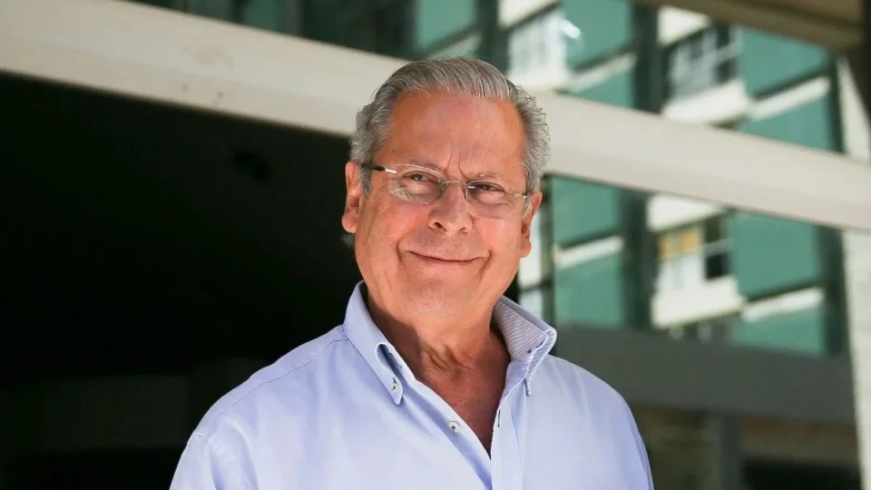 Ex-ministro José Dirceu passa por cirurgia e se recupera em UTI, em Brasília