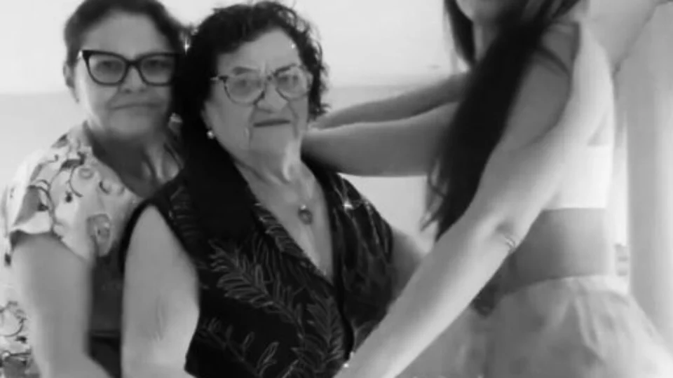 Juliette confirma morte de avó em stories e comove internautas