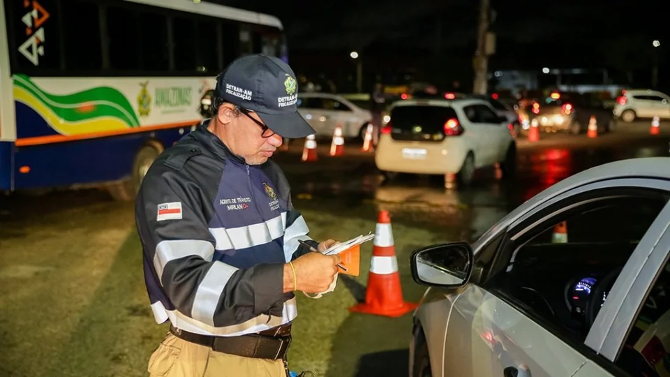 Detran-AM autua 232 condutores durante fim de semana em Manaus