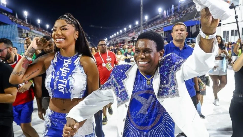 Ludmilla encanta público no ensaio técnico da Beija-flor na Sapucaí