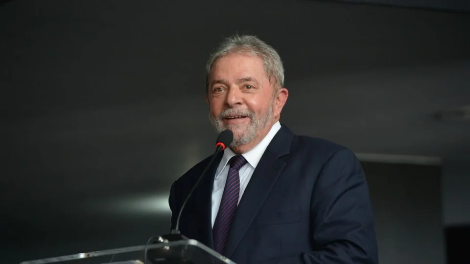 Lula vai se vacinar nesta segunda no lançamento do programa de vacinação