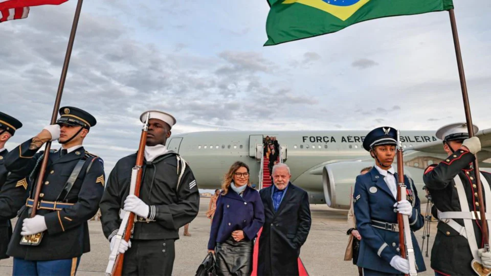 Presidente Lula chega aos Estados Unidos para reunião com Joe Biden