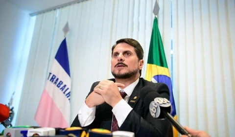 Marcos do Val faz apelo ao STF para devolver suas contas nas redes sociais