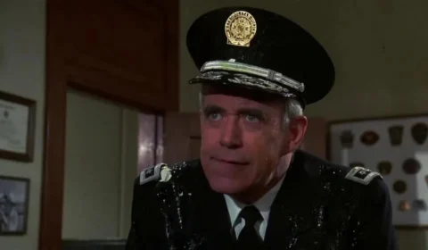 Morre aos 89 anos, George R. Robertson, de ‘Loucademia de Polícia’