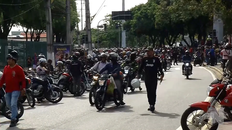 VÍDEO: após protestos, motociclistas de app serão regularizados em Manaus