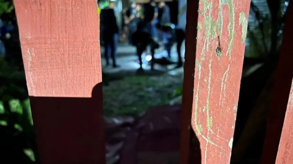 Mãe é baleada e filha é morta com mais de 15 tiros dentro de casa em Manaus