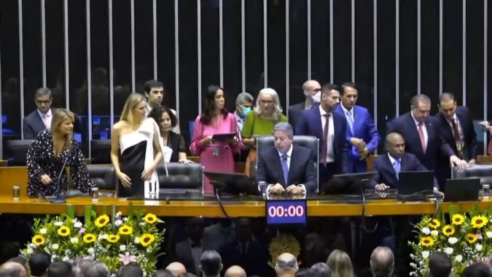 VÍDEO: Deputados federais tomam posse na Câmara Federal