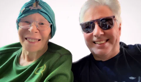 Marido de Rita Lee atualiza estado de saúde da cantora e agradece apoio de fãs