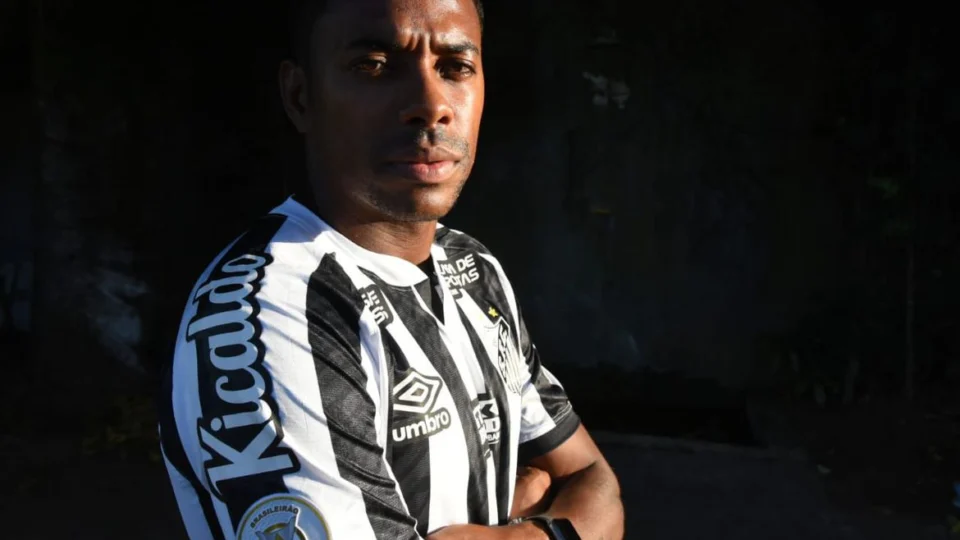 PGR concorda com transferência da pena de Robinho para o Brasil