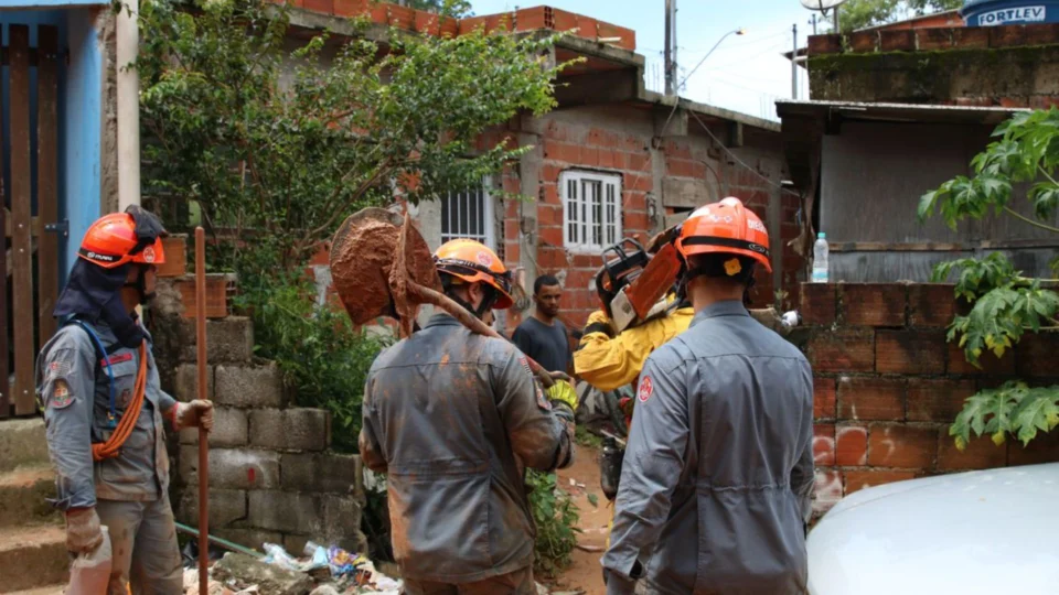 Tragédia em SP: sobe para 64 número de mortes confirmadas no litoral norte