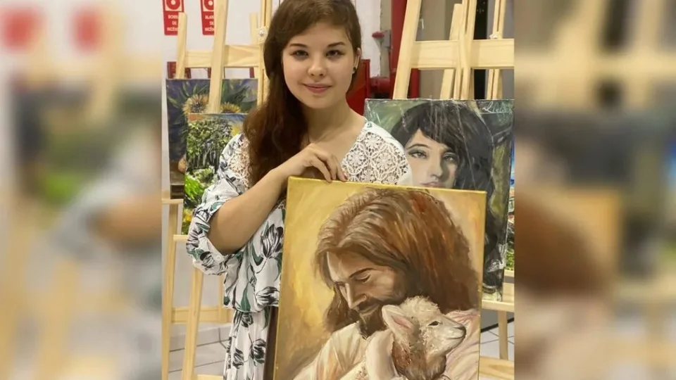 Refugiada de guerra na Ucrânia vende obras de arte para voltar ao país natal