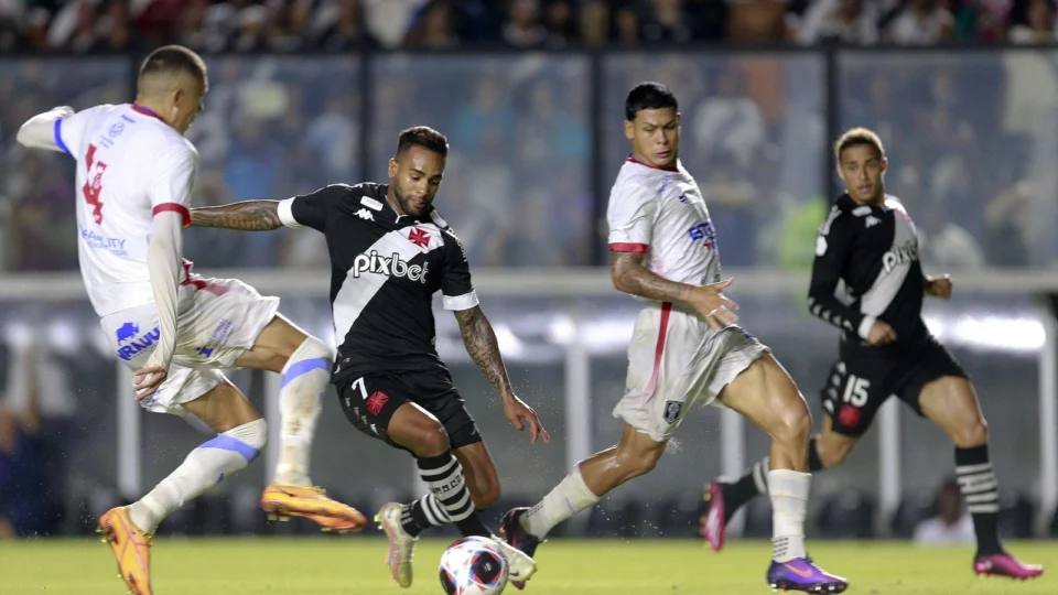 Vasco encara o Nova Iguaçu nesta terça (7), no Mané Garrincha