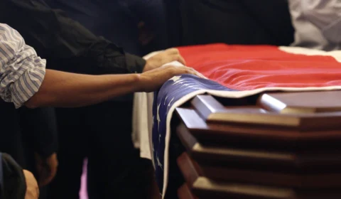 Veja galeria de fotos do 1º dia de visita ao velório de Amazonino, no AM