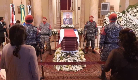 Velório do ex-governador Amazonino Mendes tem início em Manaus