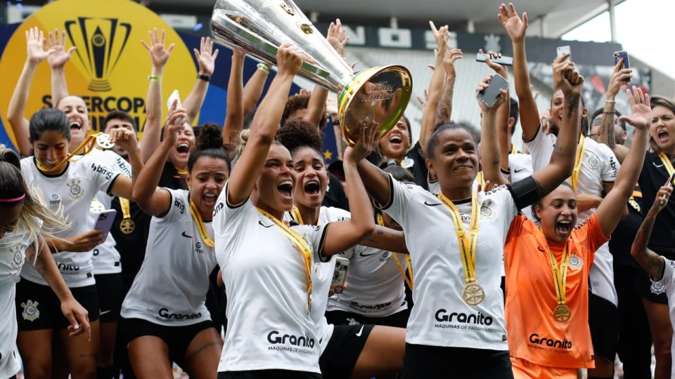 Supercopa feminina: Corinthians goleia Flamengo e garante o bicampeonato