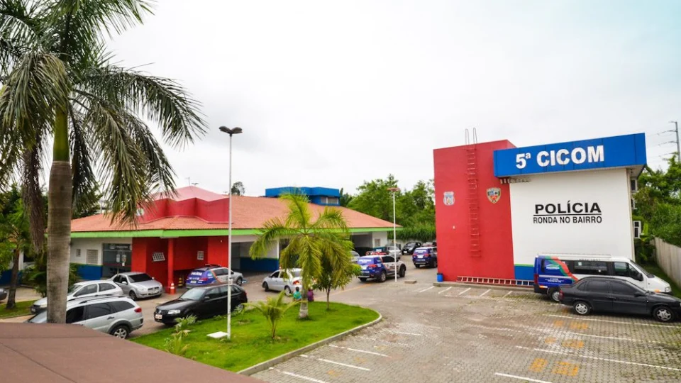 Polícia apreende armas de fogo em campo de futebol na Zona Oeste de Manaus