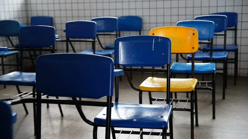 Escola que abrigou vítimas de deslizamento em Manaus retorna às aulas nesta segunda