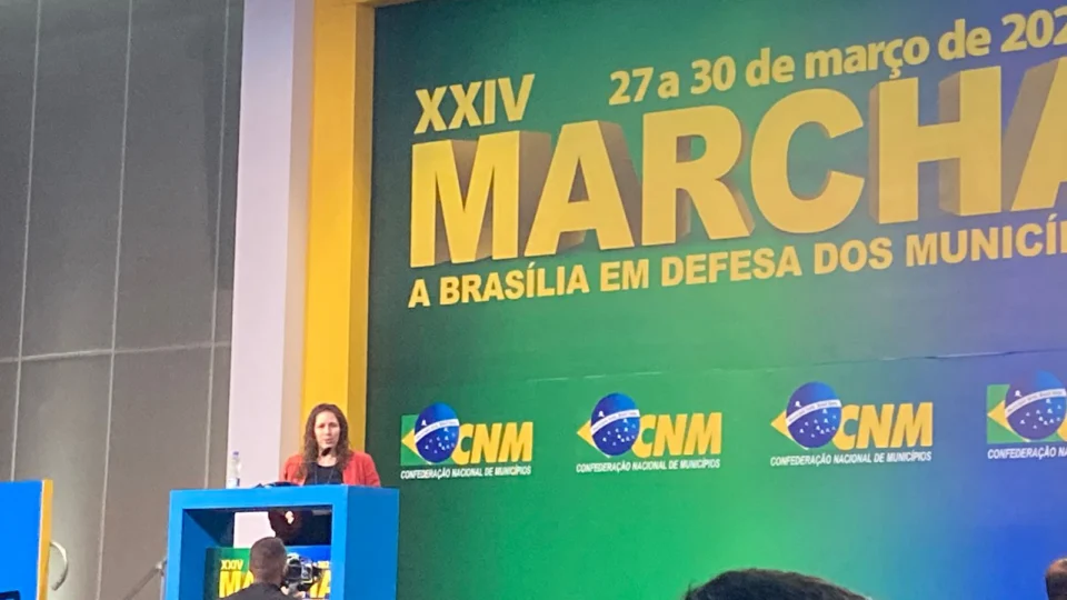 Nova Lei de Licitações é anunciada por Esther Dweck na Marcha dos Prefeitos