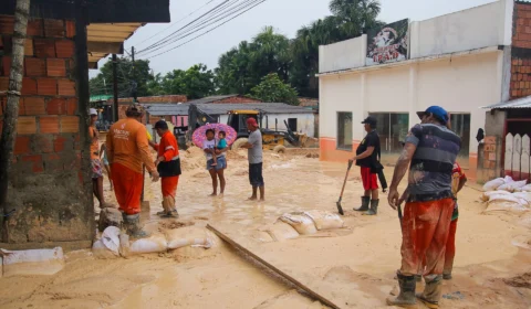 Chuva: 94 famílias recebem atendimento socioassistencial em Manaus