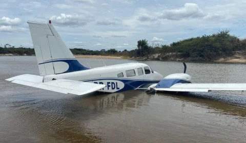 Em pânico, passageiro grava vídeo em pouso forçado de avião em praia de RR; veja