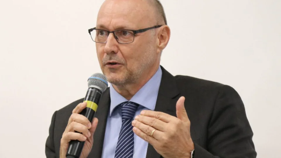 Sob nova direção: Lula passa Abin para o controle da Casa Civil