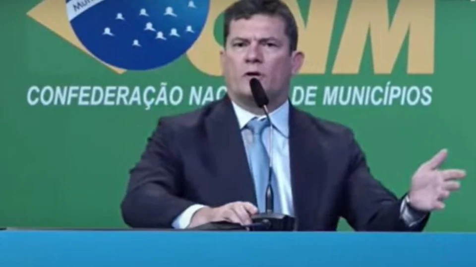 ‘Mais Brasil e menos Brasília’, afirma Moro na Marcha dos Prefeitos no DF