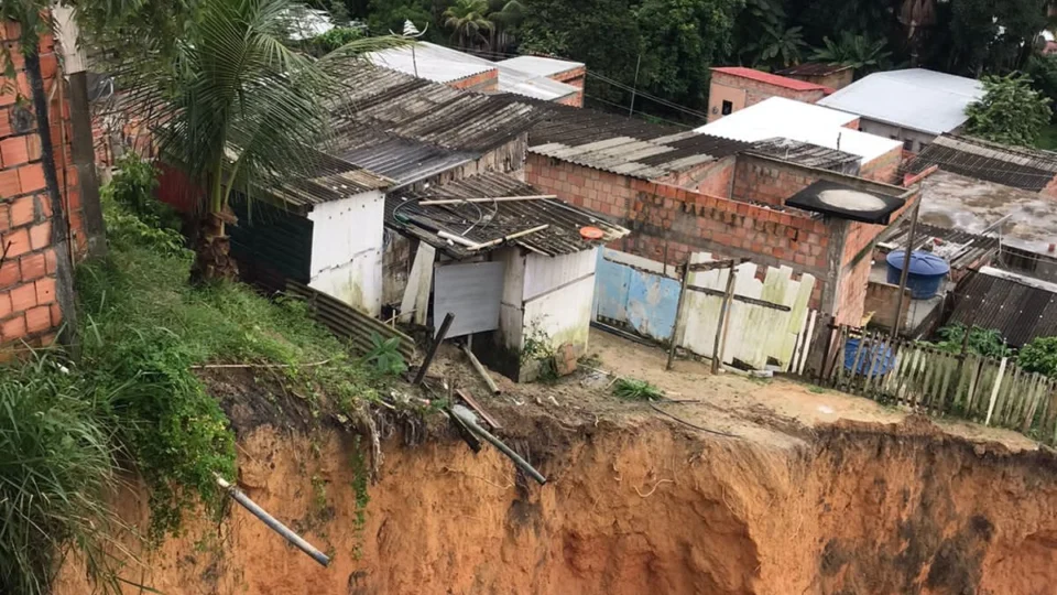 Deslizamentos em Manaus: saiba como identificar riscos e se proteger